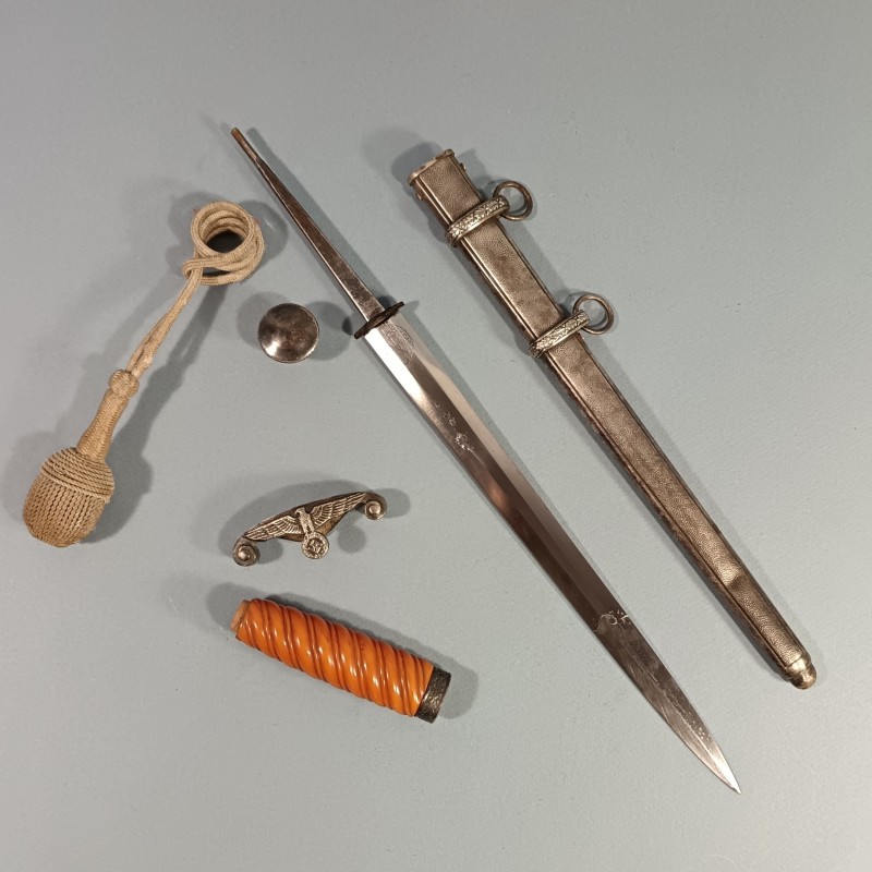 DAGUE ALLEMANDE WEHRMACHT POUR LA HEER MODELE 1935 AVEC POIGNEE ORANGE ET DRAGONNE MARQUAGE CARL WUSTHOF SOLINGEN